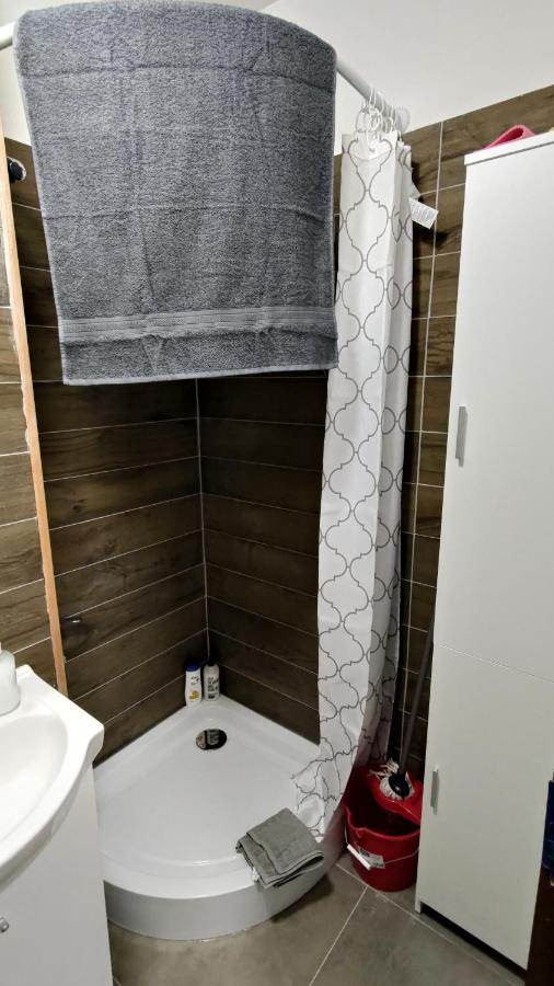 Ferienwohnung Garsoniera 30Mp Chrysflatty1 - Free Netflix Arad Exterior foto
